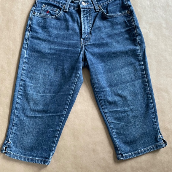 Capris length Jeans.  Made in Canada size 28 - Picture 2 of 11